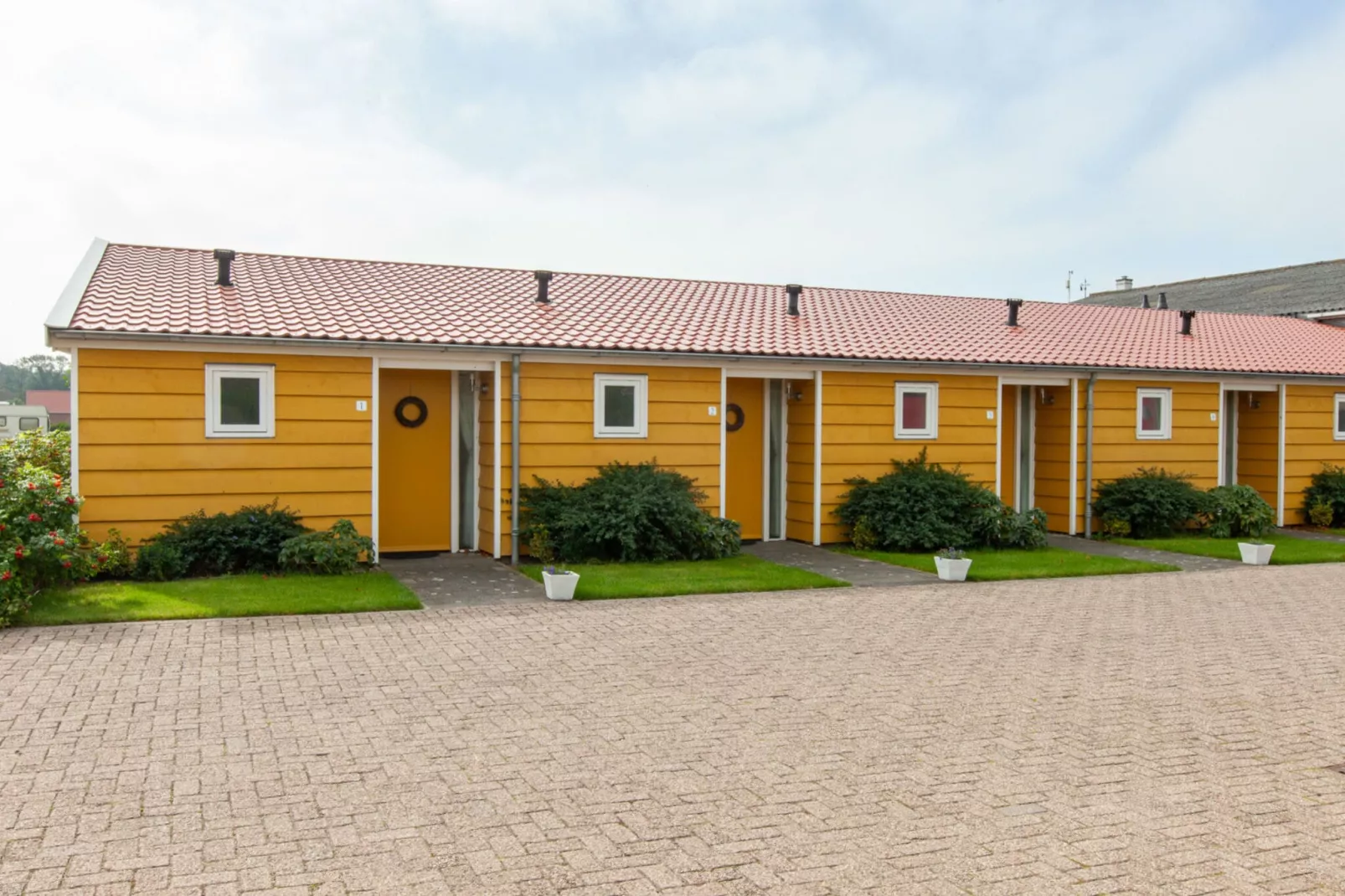 Studio - Vlissingsestraat 3-2  Koudekerke-Buitenkant zomer