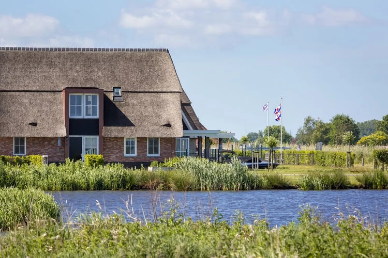 Friese Meren Villa's 10-Buitenkant zomer