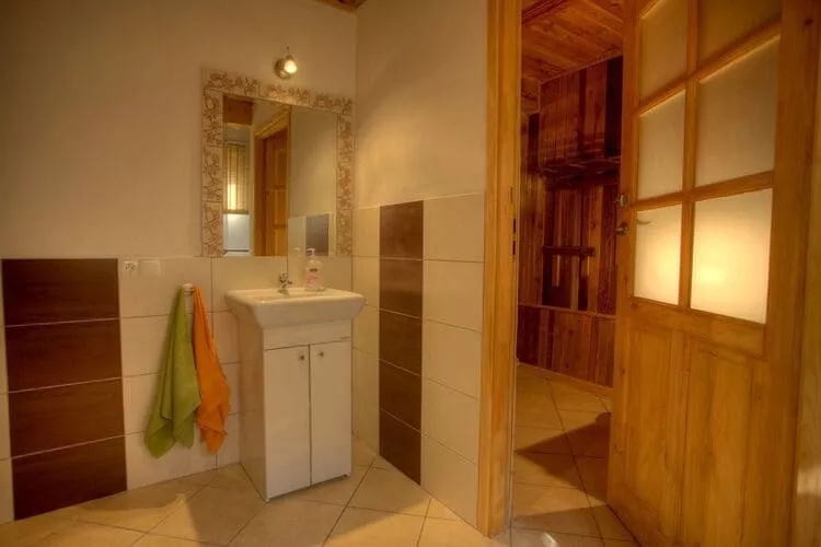 Holiday home in Wilkasy-Badkamer