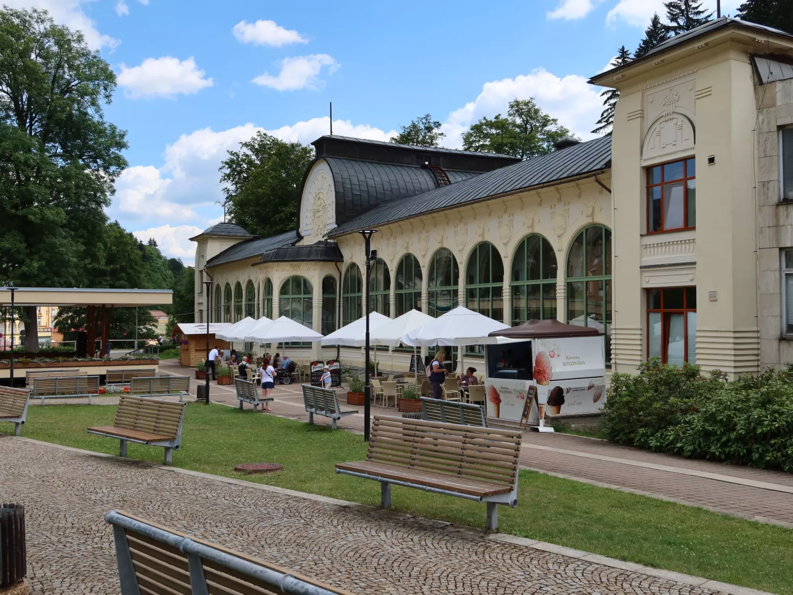 Chic Mountain Terrace Lounge-Buiten