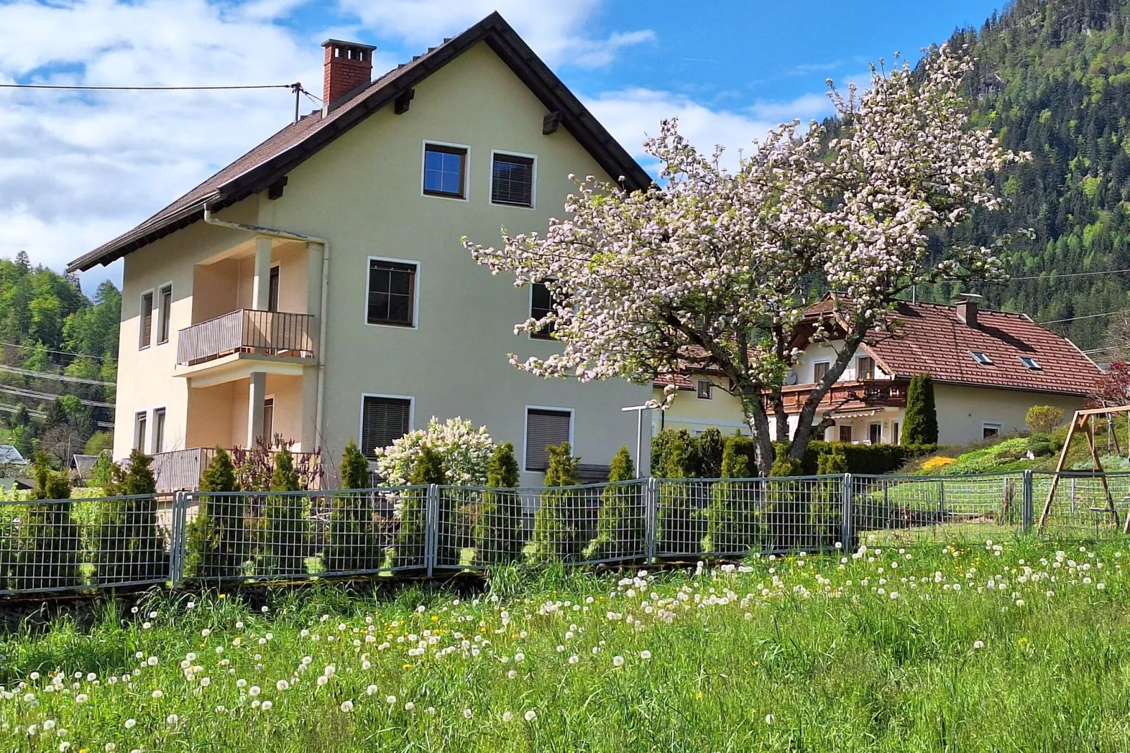 Haus Jukbichl-Buitenkant zomer