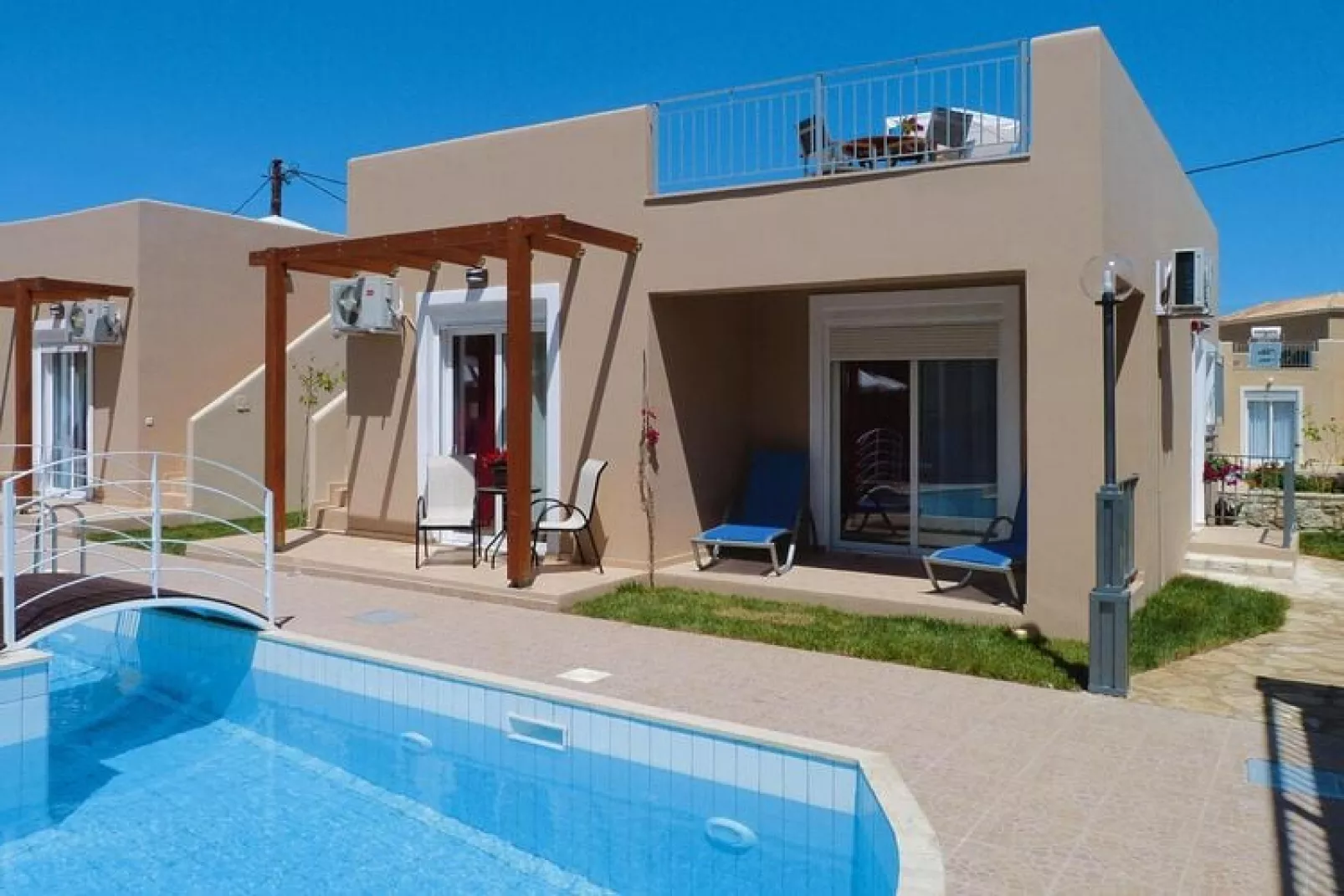 Villas Azure Beach, Nopigia-1-bedroom-villa - 45 sqm with sharing pool-Zwembad