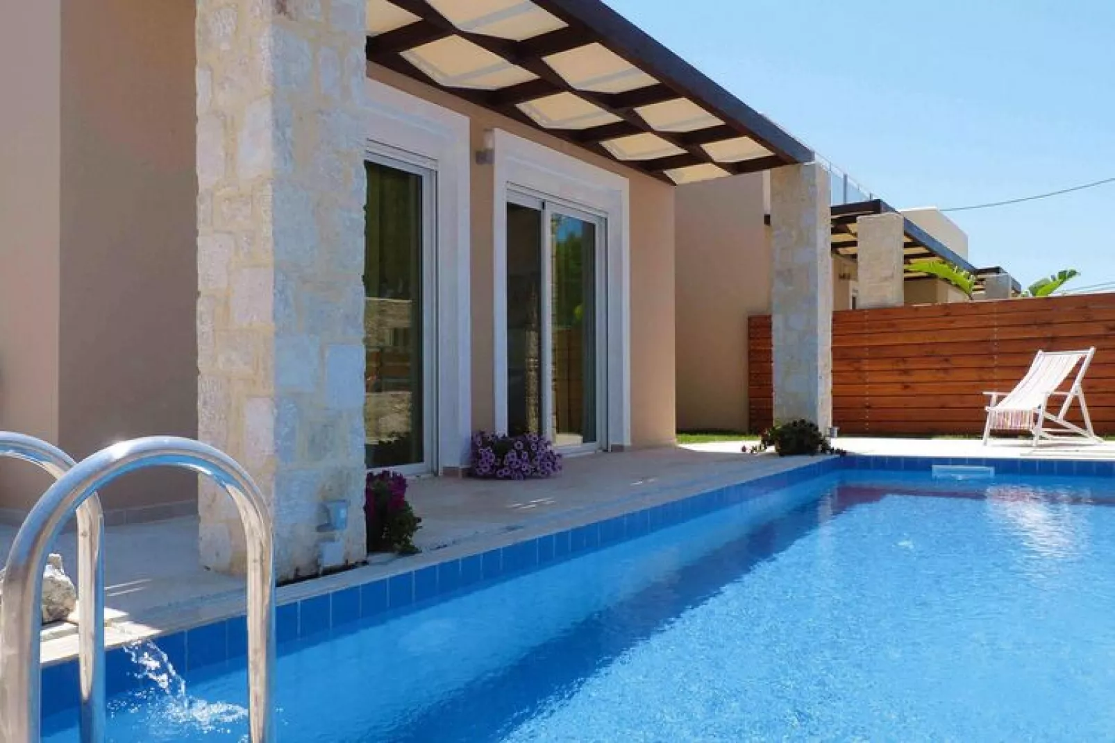 Villas Azure Beach, Nopigia-2-bedroom-villa - 85 sqm with sharing pool-Zwembad