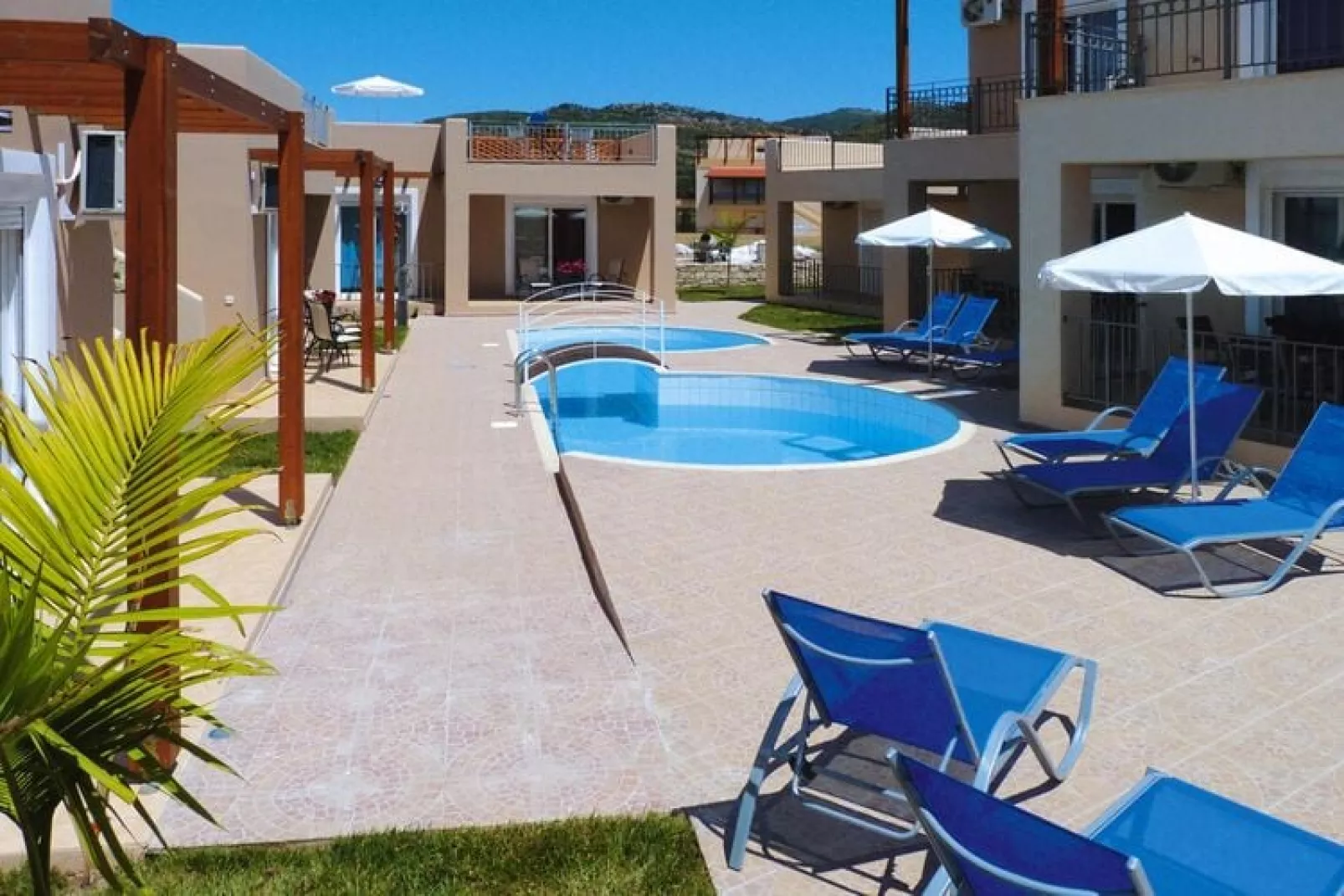 Villas Azure Beach, Nopigia-2-bedroom-villa - 85 sqm with sharing pool-Zwembad