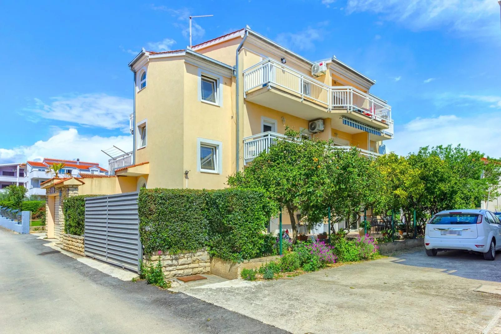 Apartment Penic 2-Buitenkant zomer