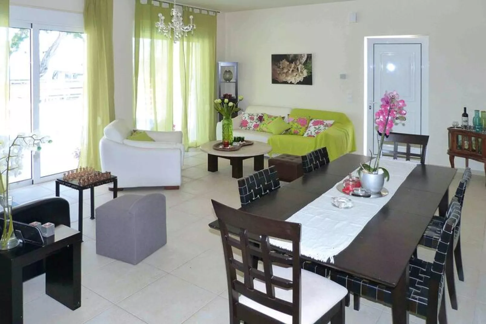Villas Azure Beach Nopigia 3-bedroom-villa - 100 sqm with sharing pool-Eetkamer