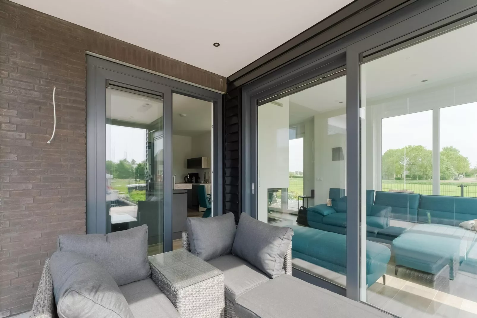 Luxe villa aan het water-Terrasbalkon