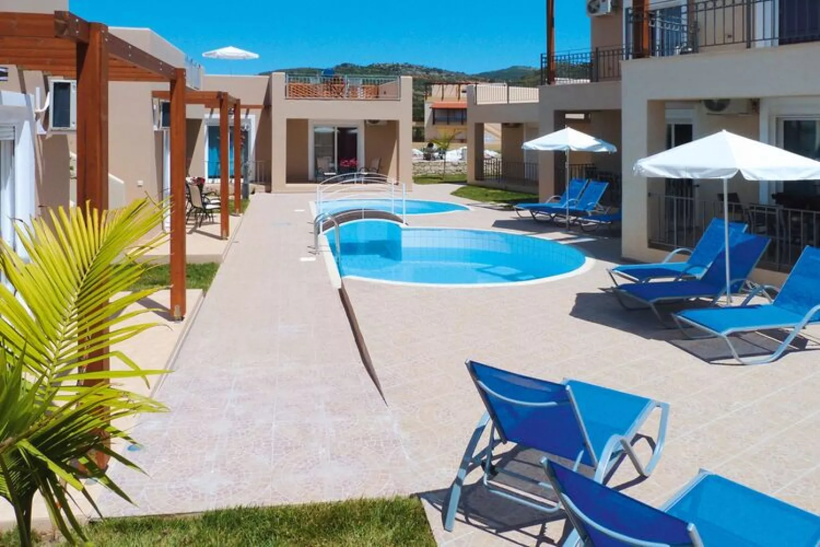 Villas Azure Beach Nopigia 3-bedroom-villa - 100 sqm with sharing pool-Zwembad