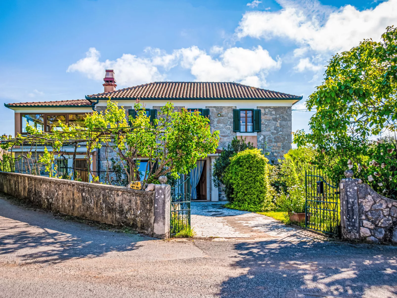 Little Tuscany for Two-Buiten