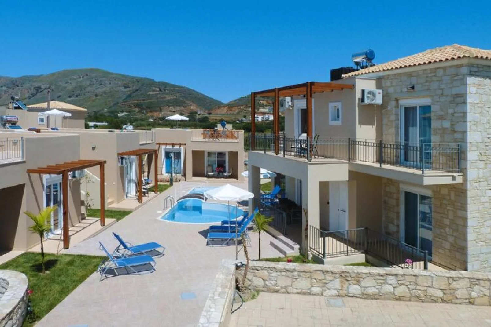 Villas Azure Beach Nopigia 3-bedroom-villa - 100 sqm with private pool-Buitenkant zomer
