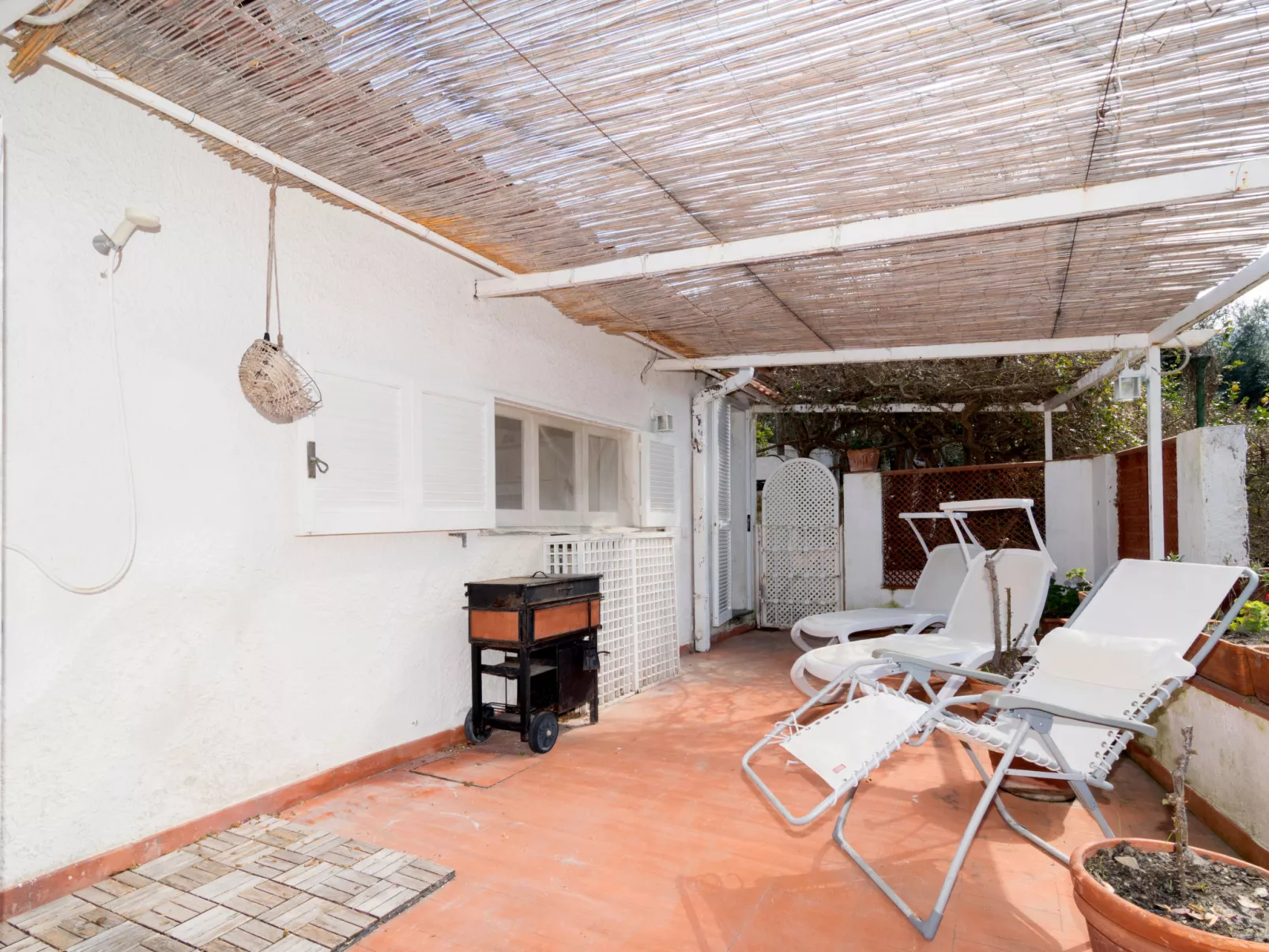 DeLa Home-Buiten