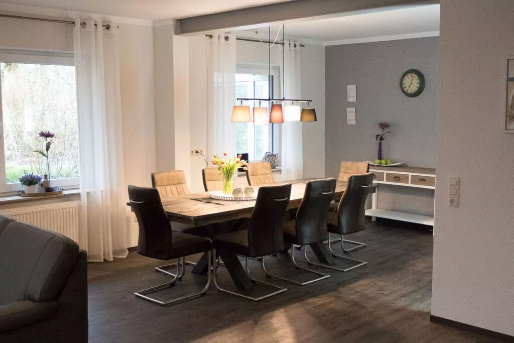 232435-Eetkamer