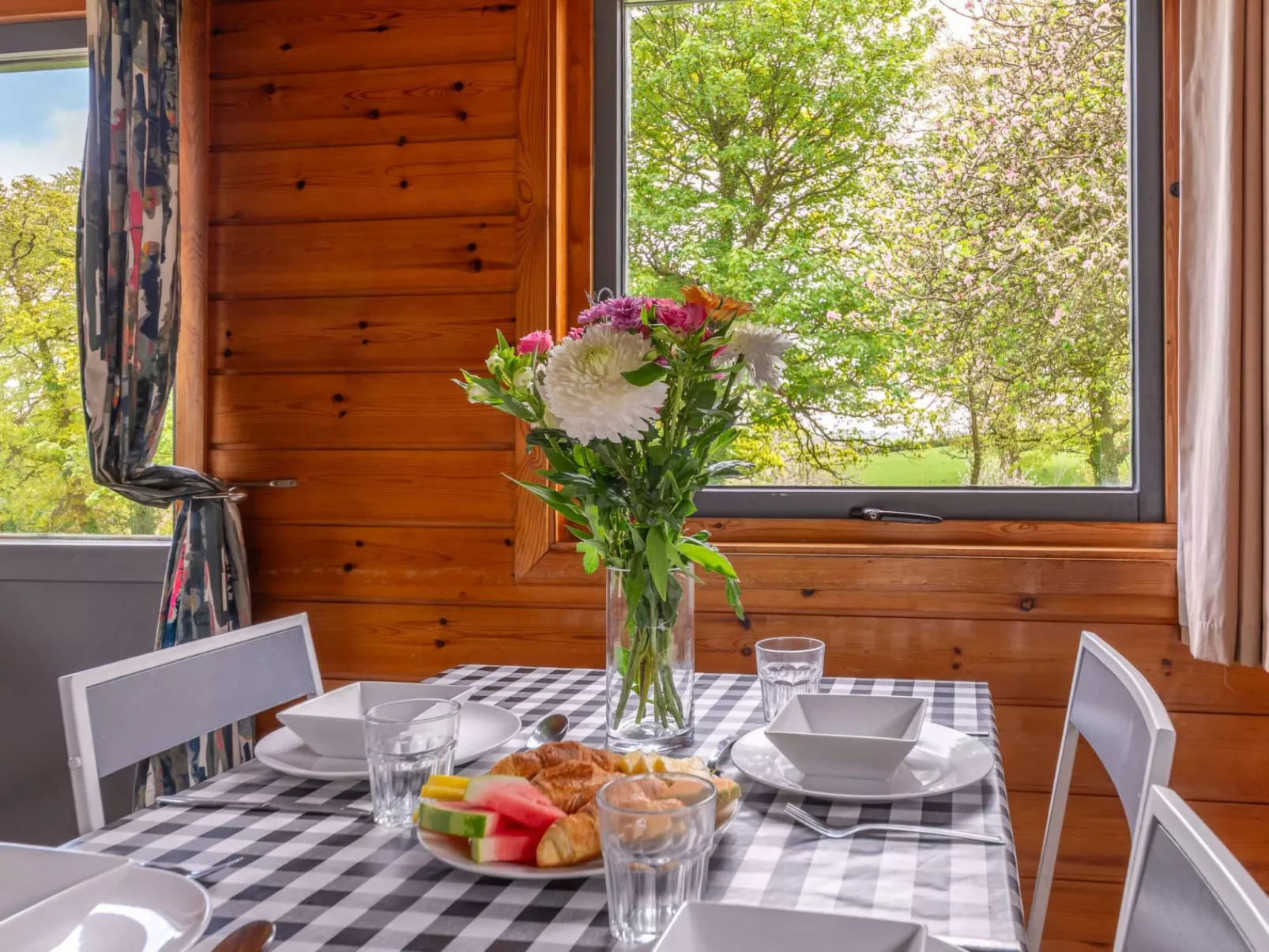 Oak Hot Tub Lodge