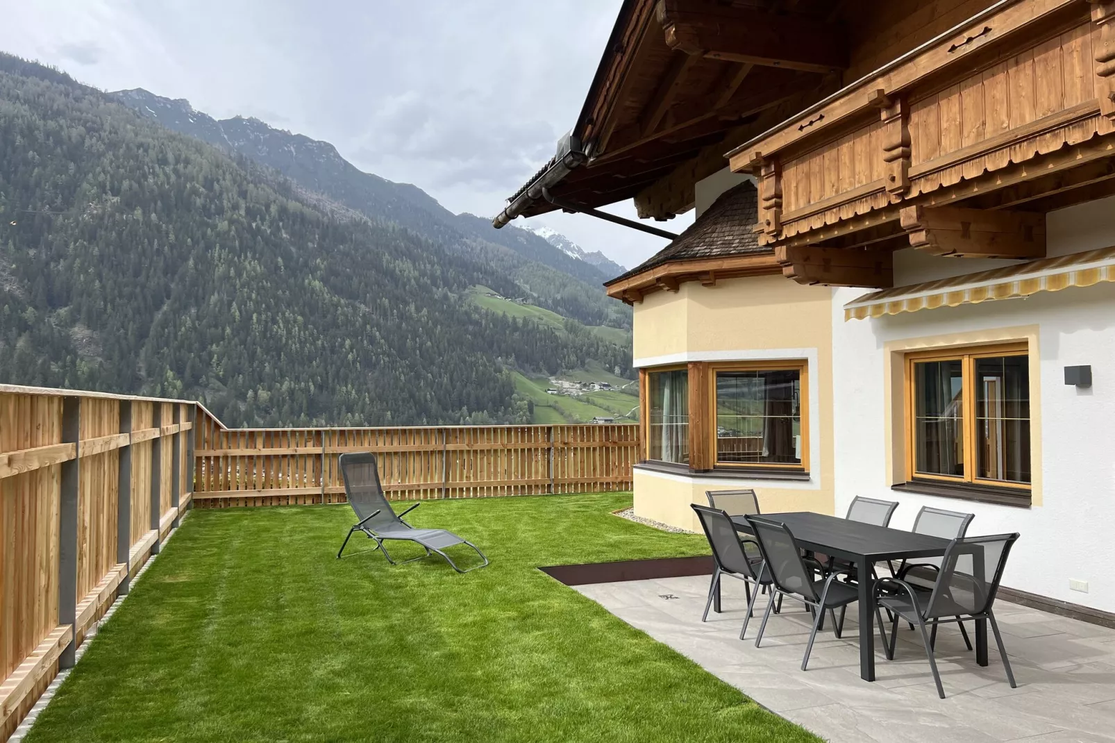 Gartenapartment 8 Fam Zahlen-Niet-getagd