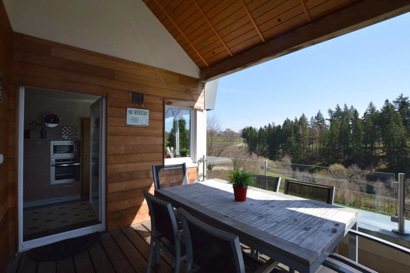 La Terrasse du Lac-Uitzicht zomer