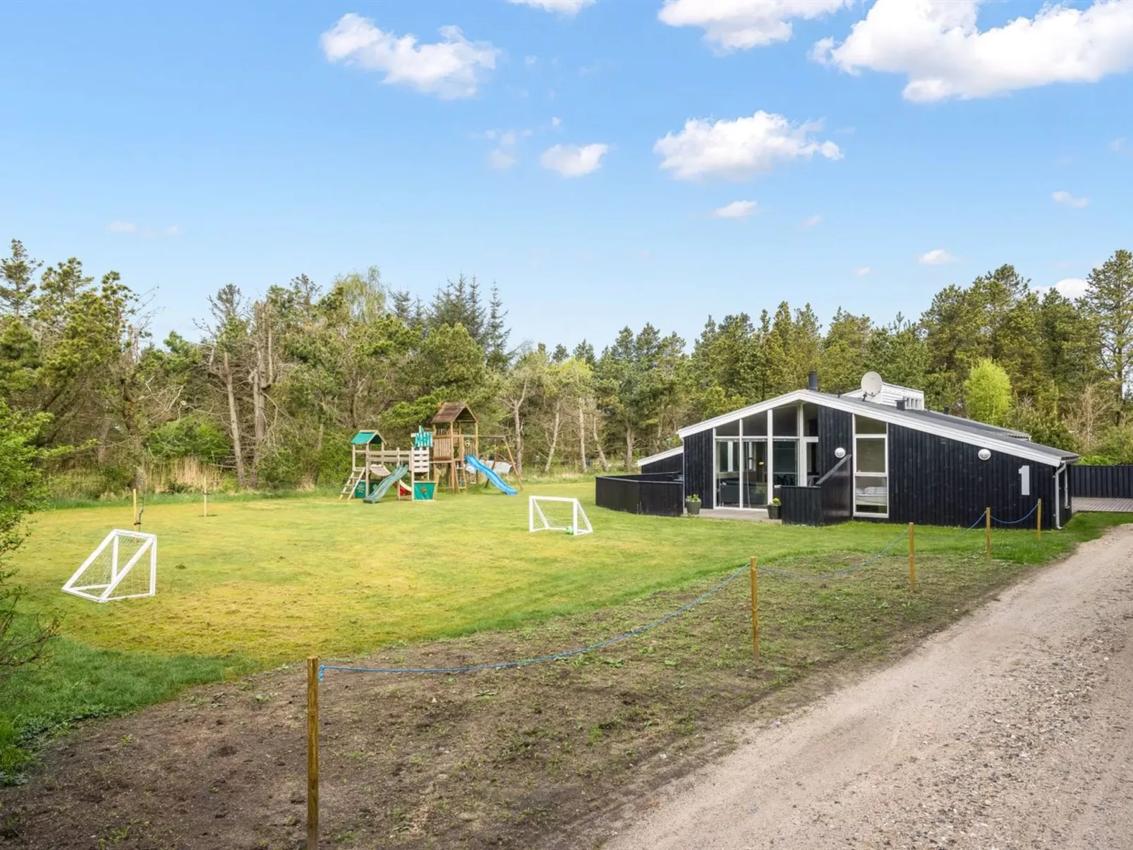 "Halwarth" - 250m from the sea-Buiten