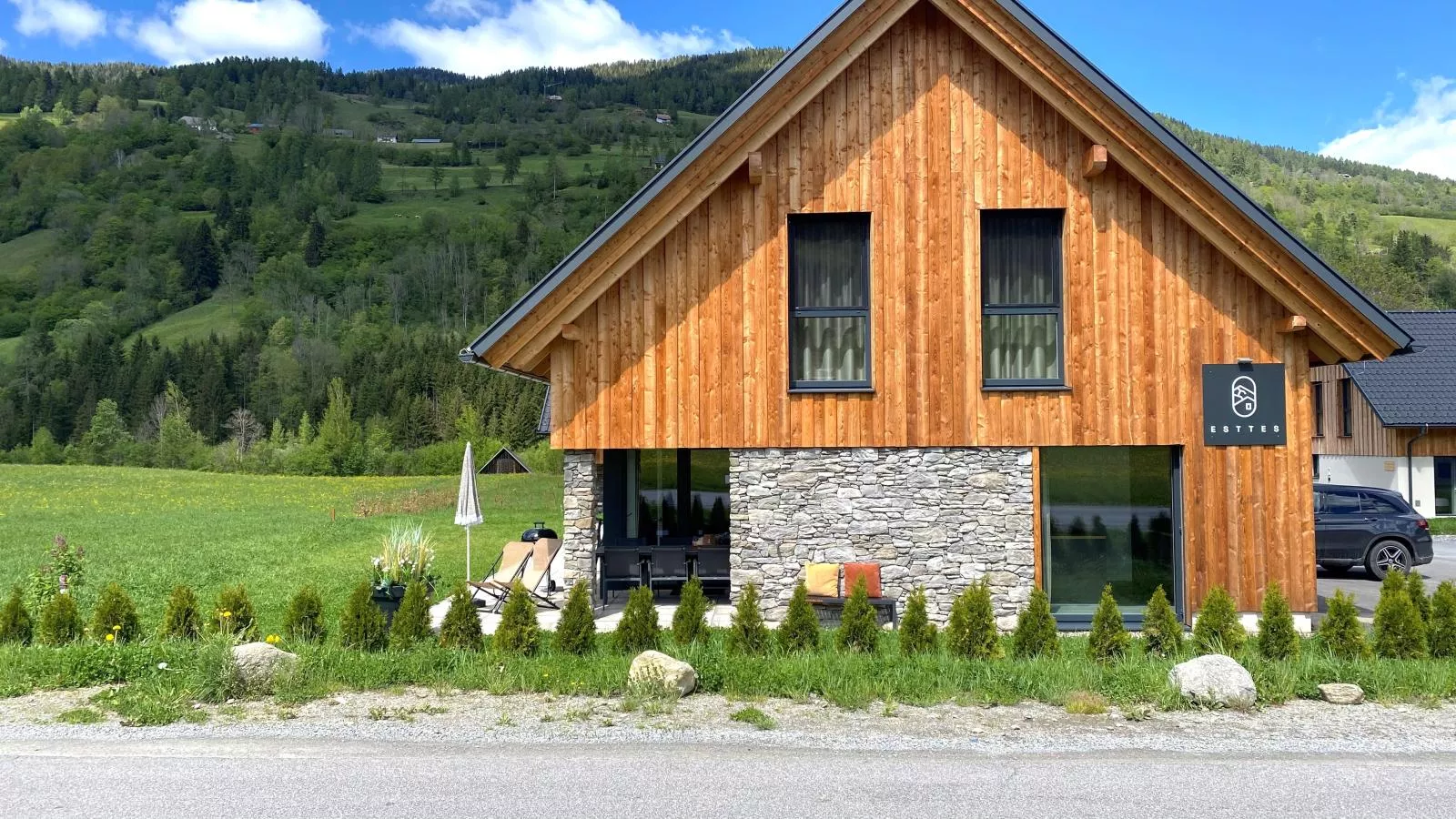 Mountain Chalet Esttes-Buitenkant zomer