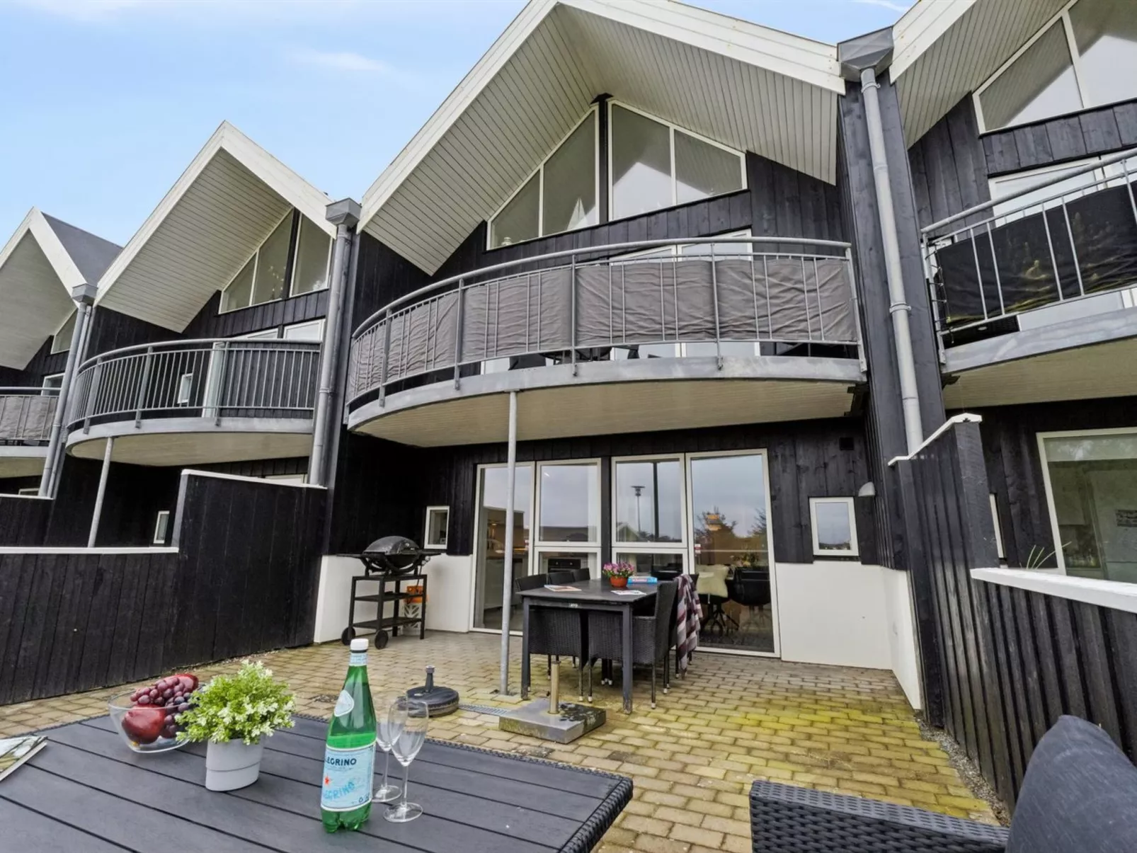 "Kiris" - 700m from the sea-Buiten