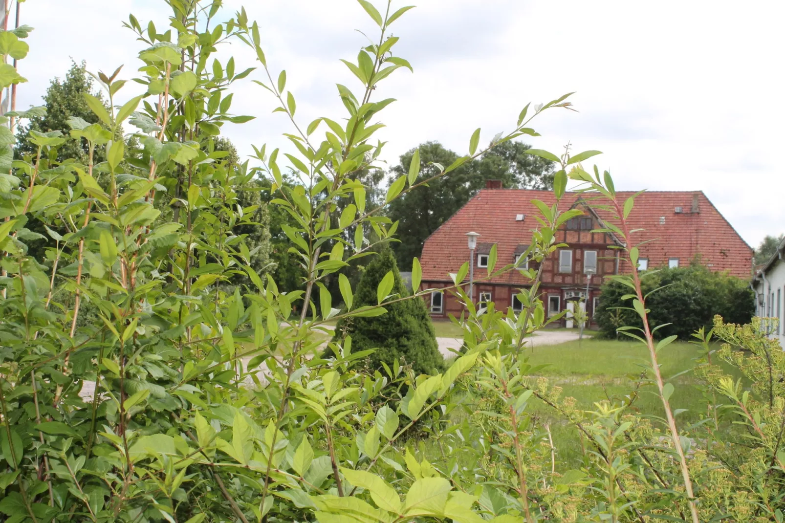 Landhausetage mit Garten-Gebieden zomer 1km