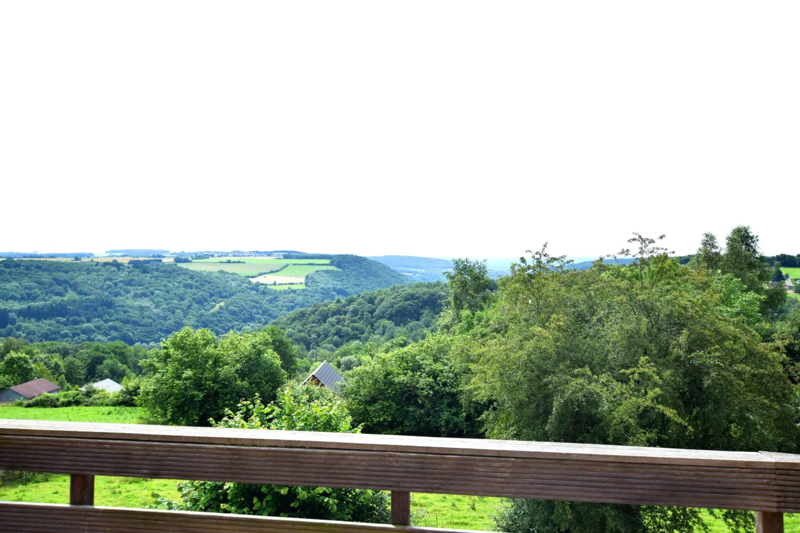 La Vue Magnifique-Uitzicht zomer