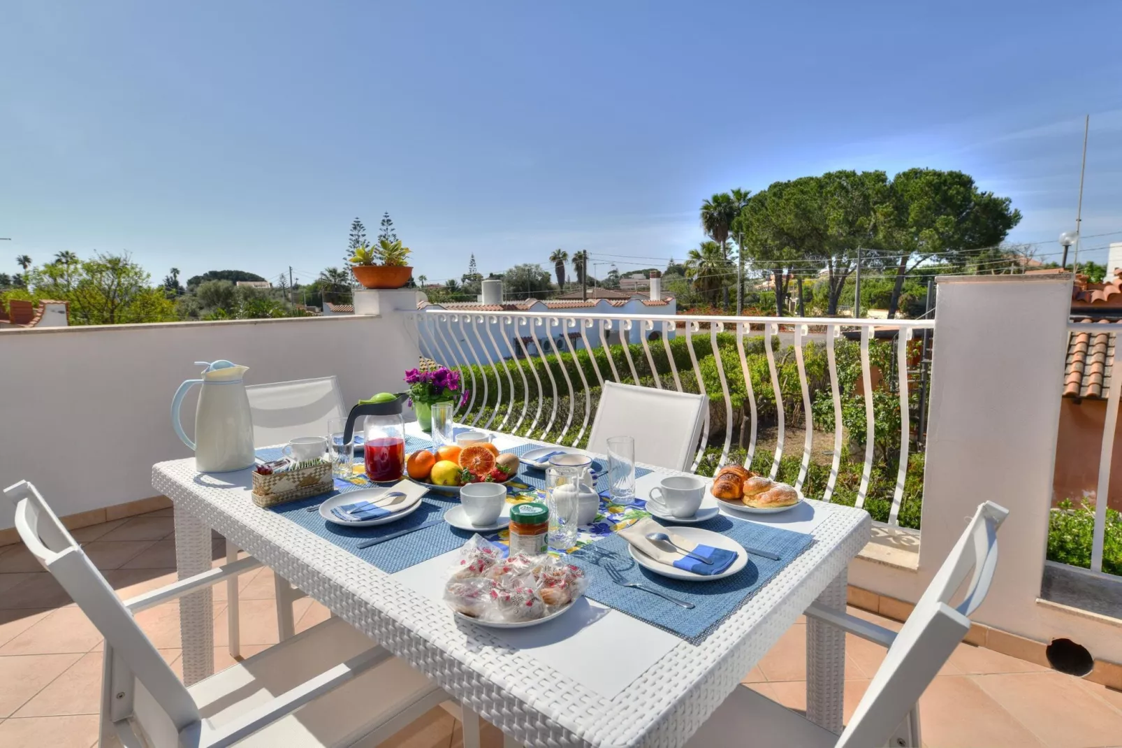 Apt MareLuna Apartment in Villa mit Pool Siracusa-Terrasbalkon