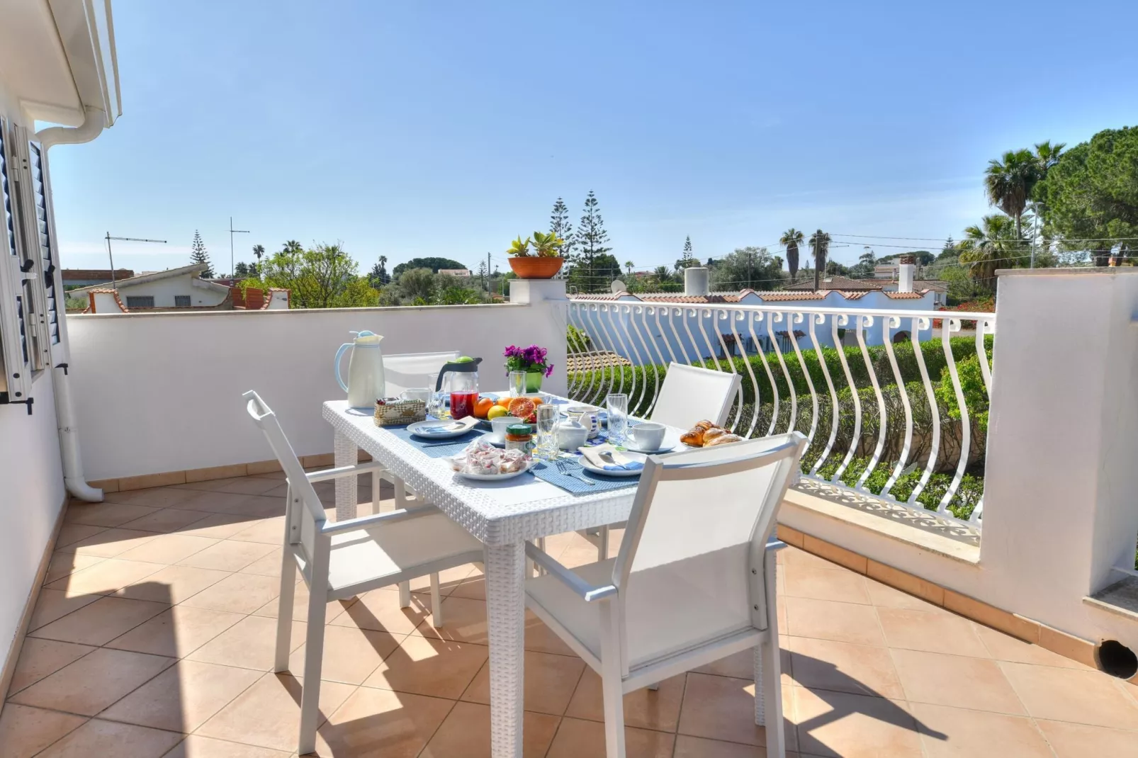 Apt MareLuna Apartment in Villa mit Pool Siracusa-Terrasbalkon