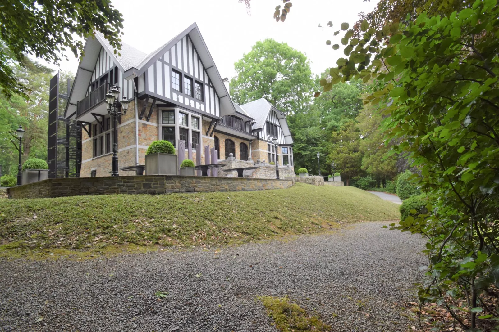 Le Château et les Forêts-Buitenkant zomer