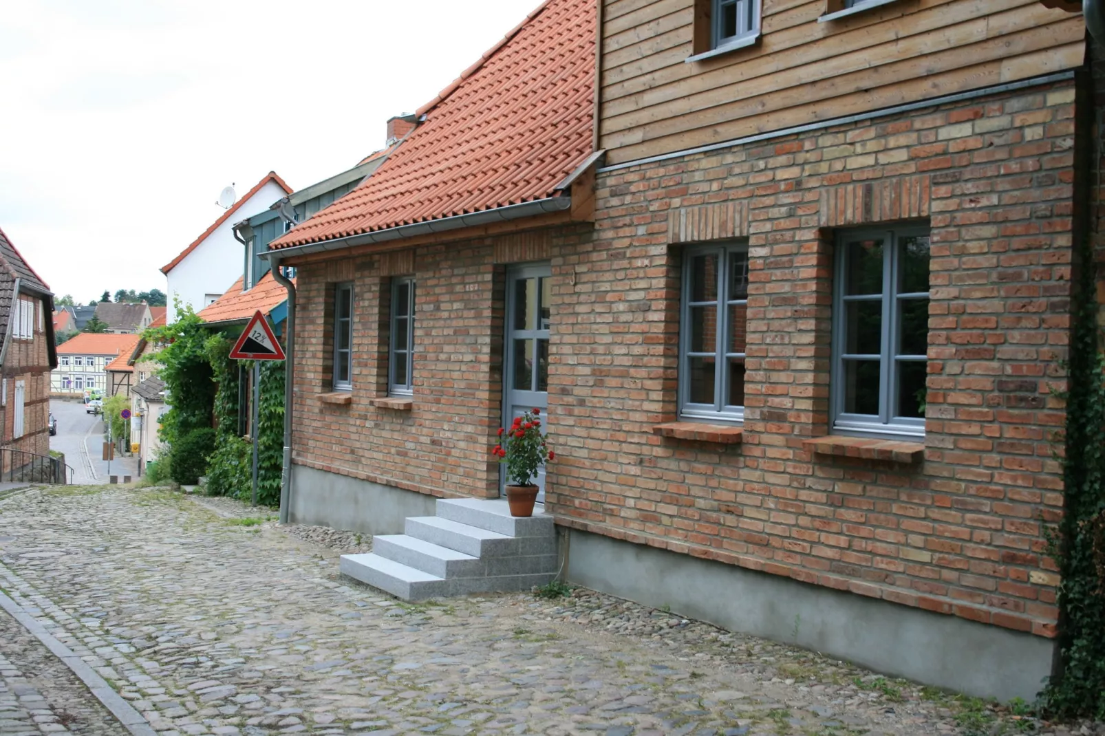 Stadthaus Klütz 1-Buitenkant zomer