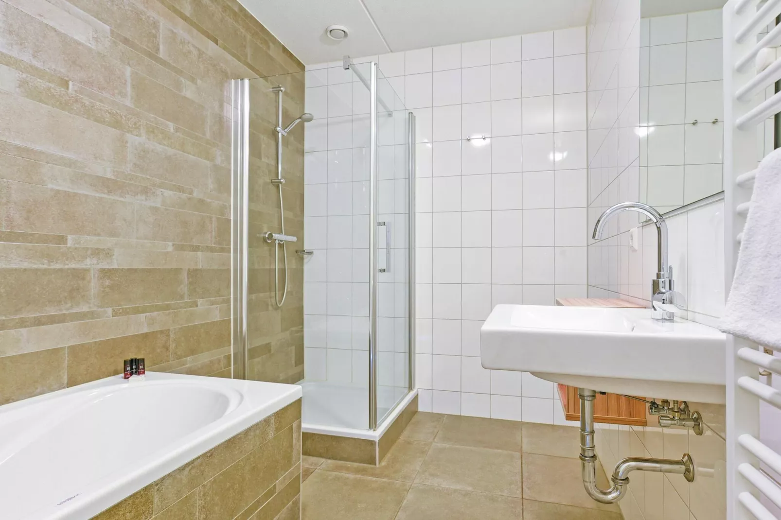 Strand Resort Nieuwvliet-Bad 12-Badkamer
