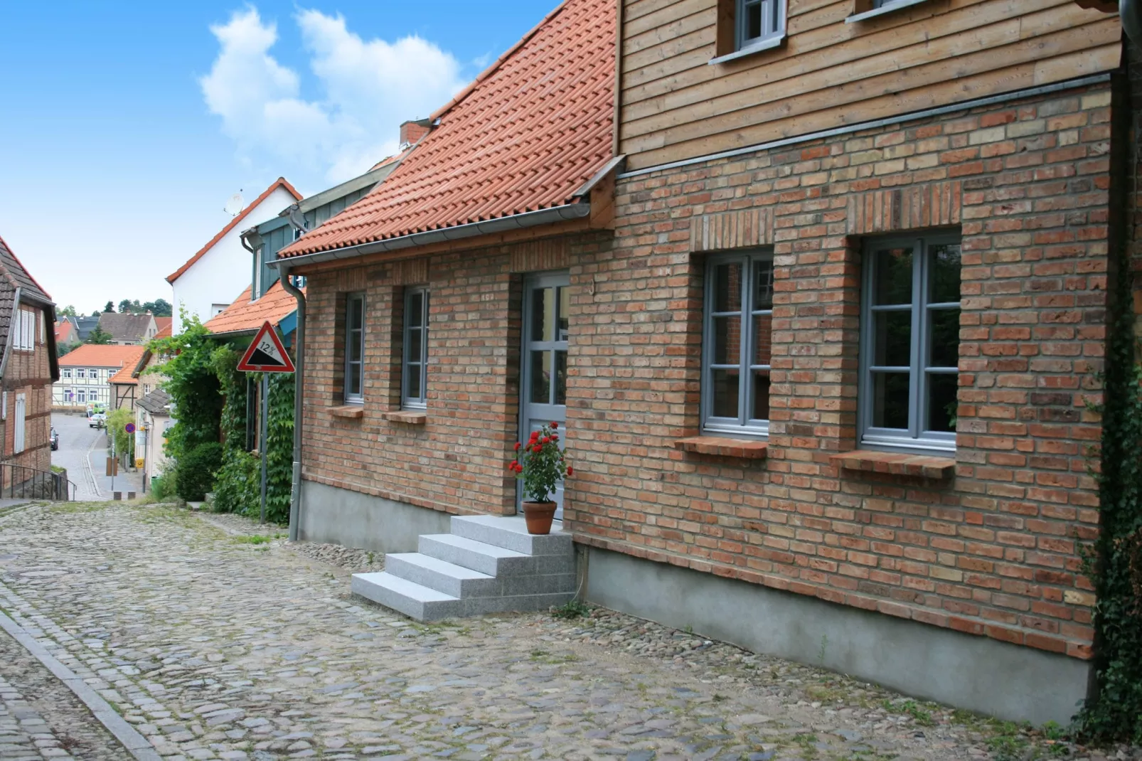 Stadthaus Klütz 3-Buitenkant zomer