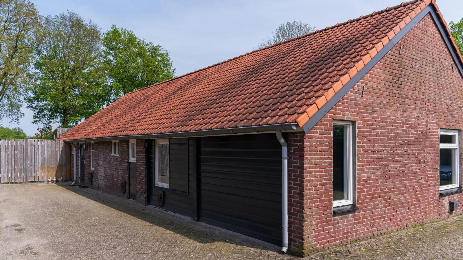 Achter de Vijf Linden-Buitenkant zomer