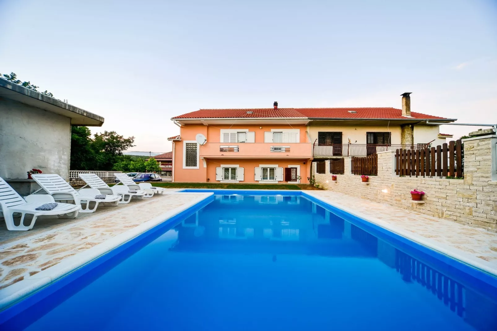 Apartment Josip-Buitenkant zomer