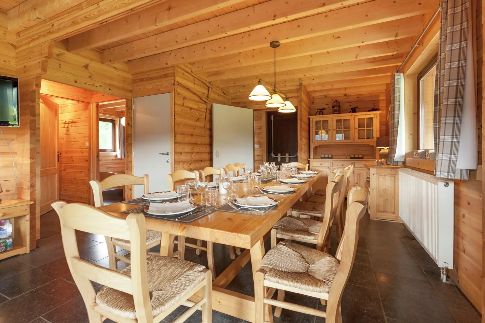Modern vakantiehuis in Vresse-sur-Semois dicht bij kajakken-Eetkamer