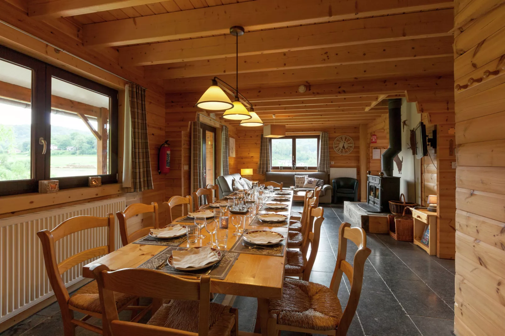 Modern vakantiehuis in Vresse-sur-Semois dicht bij kajakken-Eetkamer