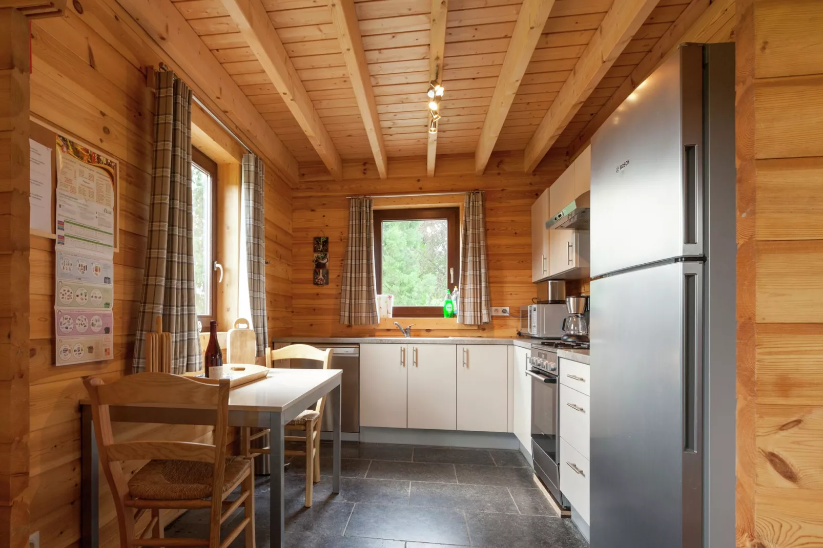 Modern vakantiehuis in Vresse-sur-Semois dicht bij kajakken-Keuken