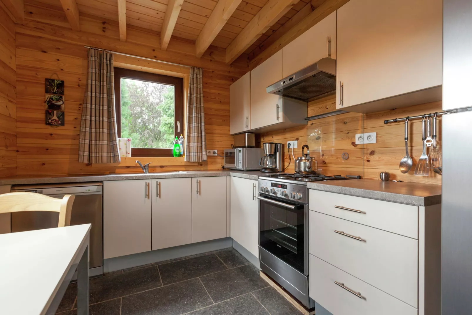 Modern vakantiehuis in Vresse-sur-Semois dicht bij kajakken-Keuken