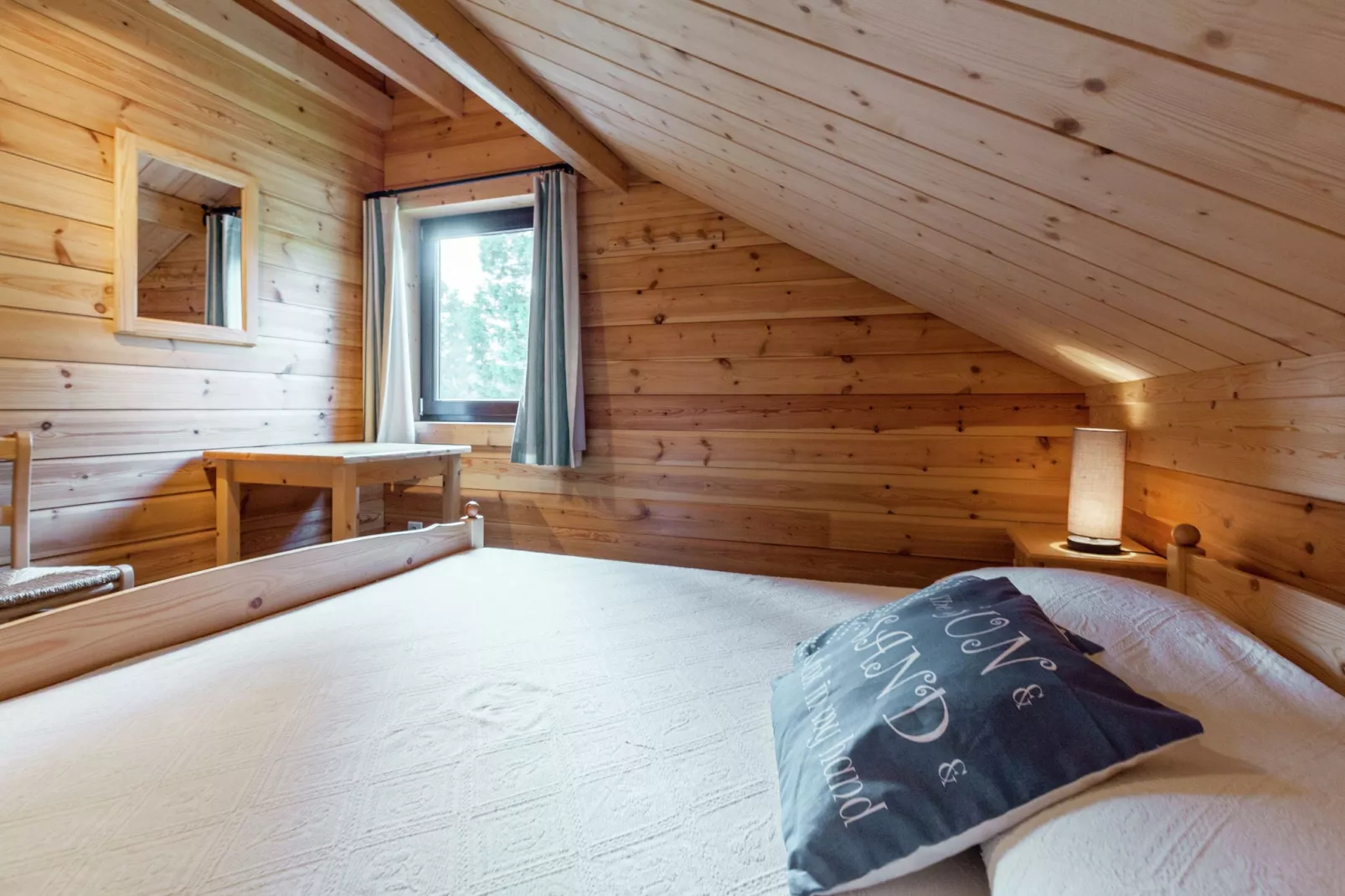 Modern vakantiehuis in Vresse-sur-Semois dicht bij kajakken-Slaapkamer