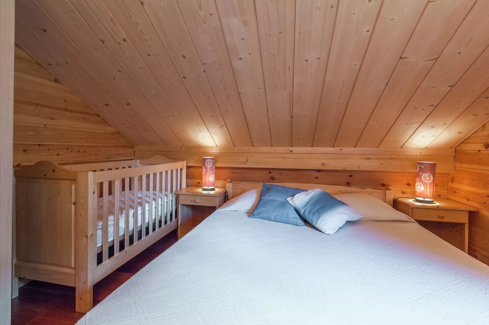 Modern vakantiehuis in Vresse-sur-Semois dicht bij kajakken-Slaapkamer