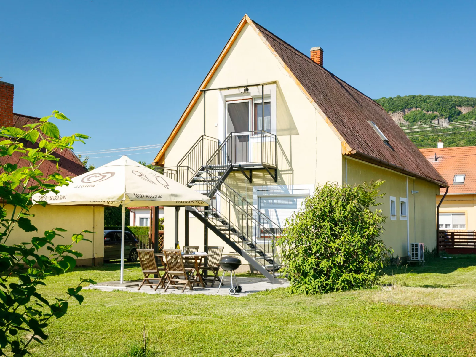 Emi-Buiten