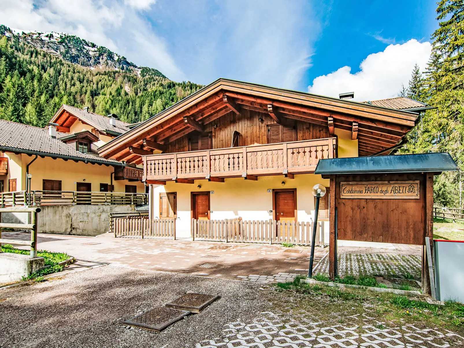 Condominio Parco degli abeti-Buiten