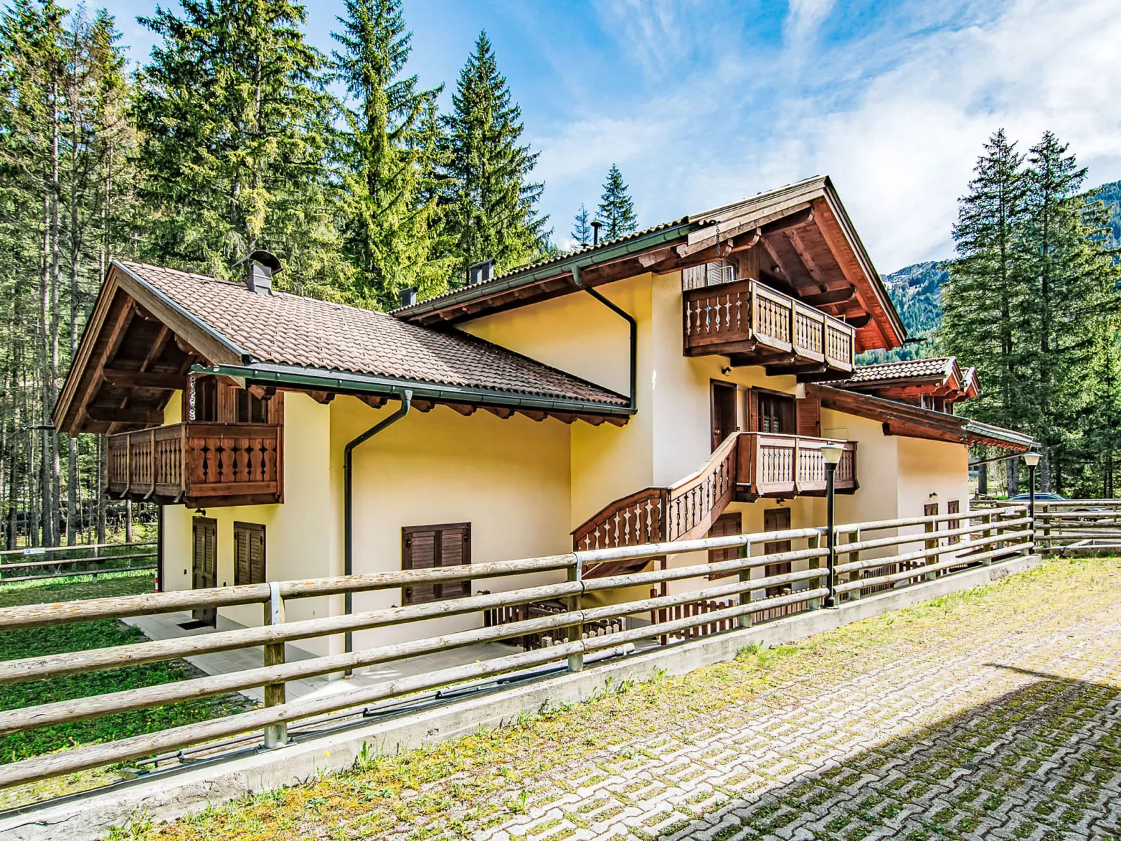 Condominio Parco degli abeti-Buiten