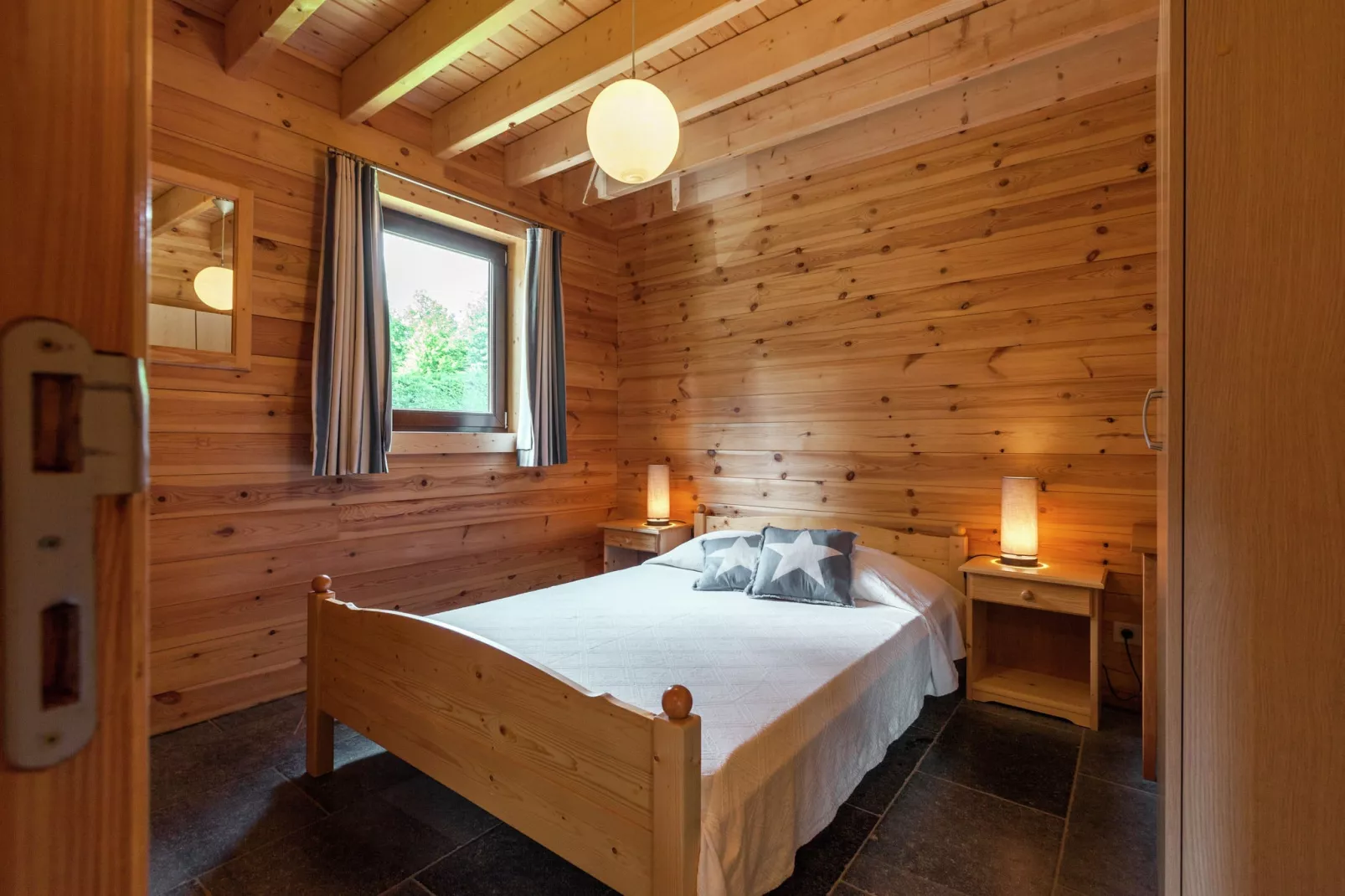 Modern vakantiehuis in Vresse-sur-Semois dicht bij kajakken-Slaapkamer