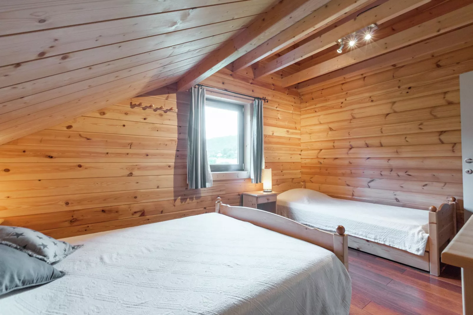 Modern vakantiehuis in Vresse-sur-Semois dicht bij kajakken-Slaapkamer
