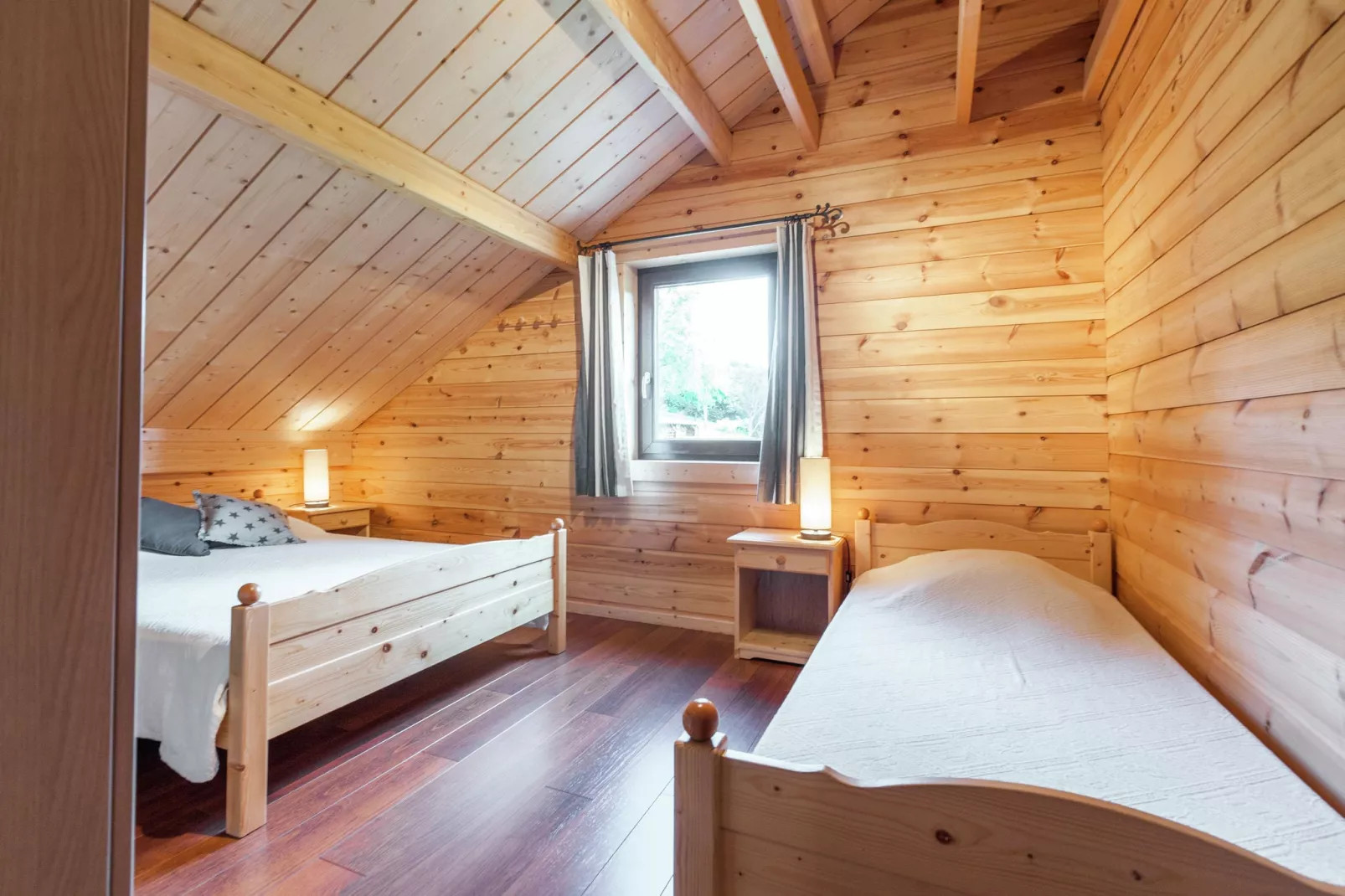 Modern vakantiehuis in Vresse-sur-Semois dicht bij kajakken-Slaapkamer