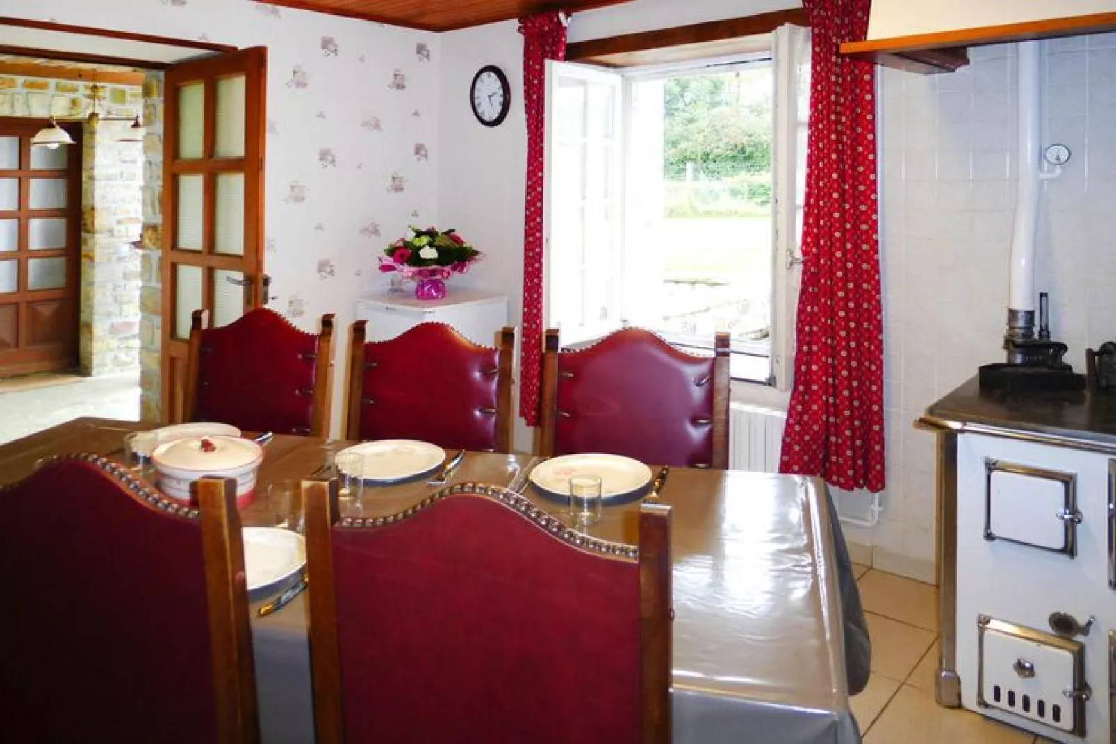 Holiday home St Maurice-en-Cotentin-Eetkamer