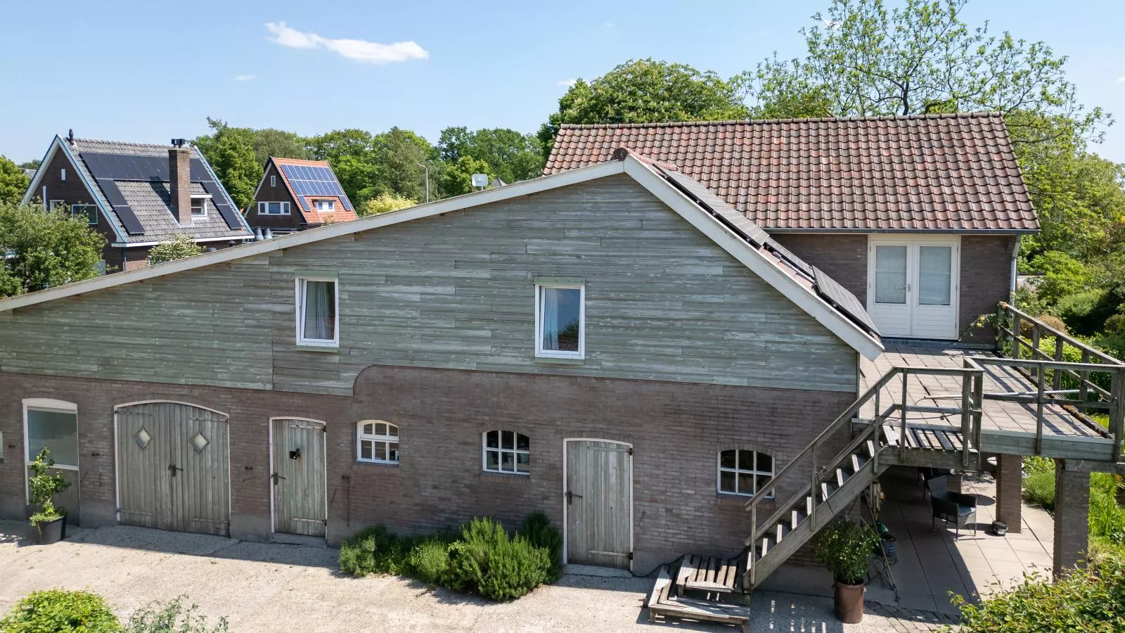 Het Grootenhuis-Buitenkant zomer