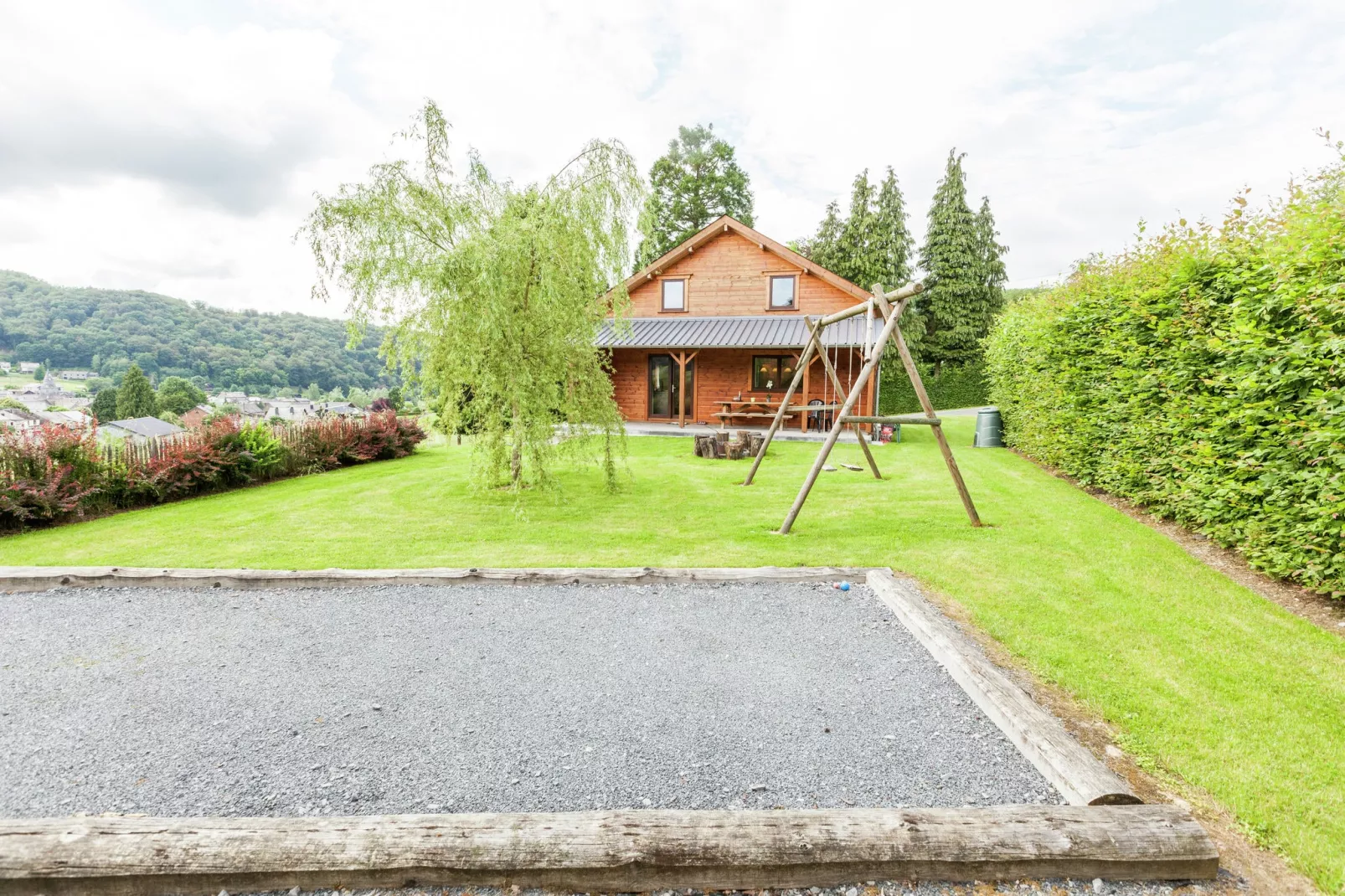 Modern vakantiehuis in Vresse-sur-Semois dicht bij kajakken-Tuinen zomer