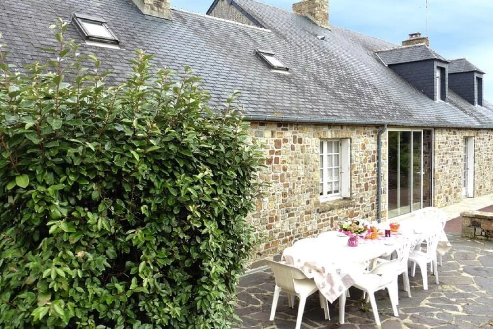 Holiday home St Maurice-en-Cotentin-Buitenkant zomer