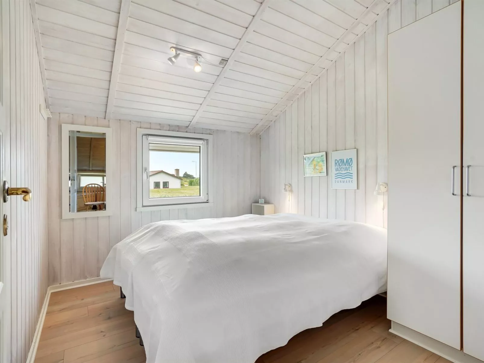"Hariet" - 300m from the sea-Binnen