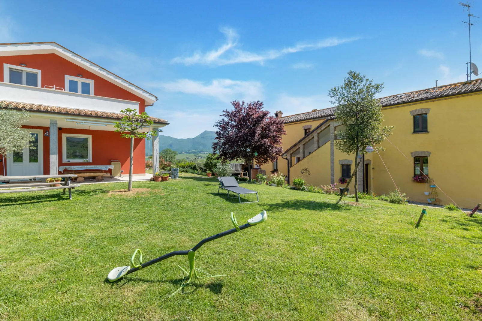 La Casa del Verdicchio-Buitenkant zomer